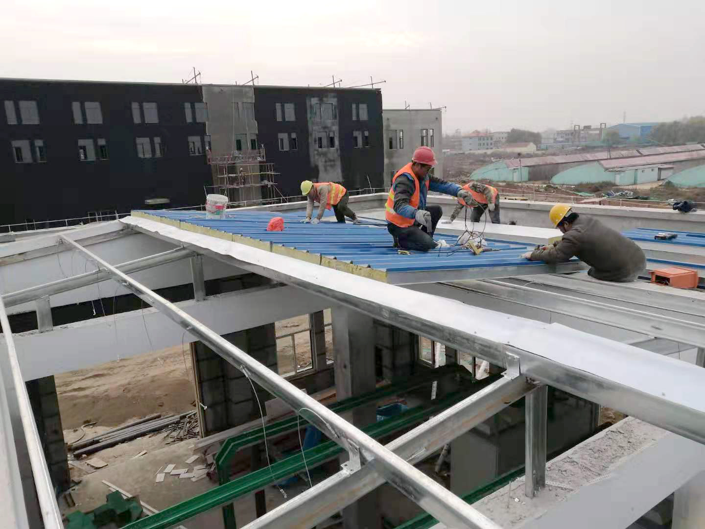 泄爆屋盖：工业安全的